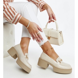 Beige högklackade skor i ekoläder från Vinceza 1