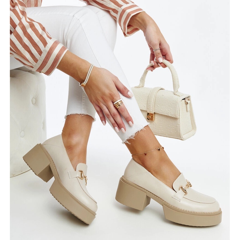 Beige högklackade skor i ekoläder från Vinceza 1