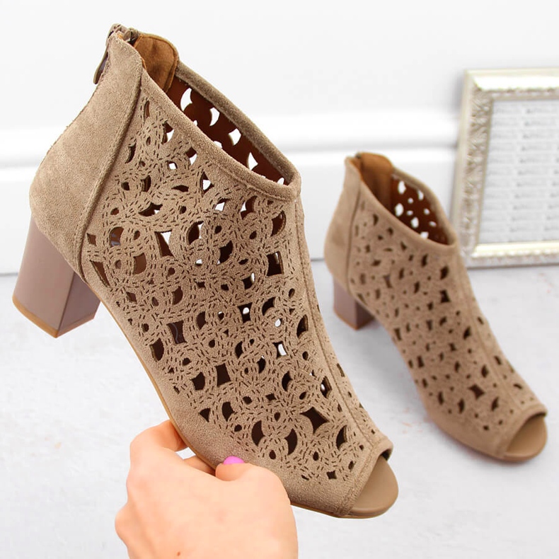 Genombrutna stövlar i mocka med öppen tå, ljusbrun, Jezzi RMR1954-16 1