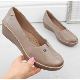 Skinnbekväma slip-on wedge skor för kvinnor, beige Helios 416.02 1