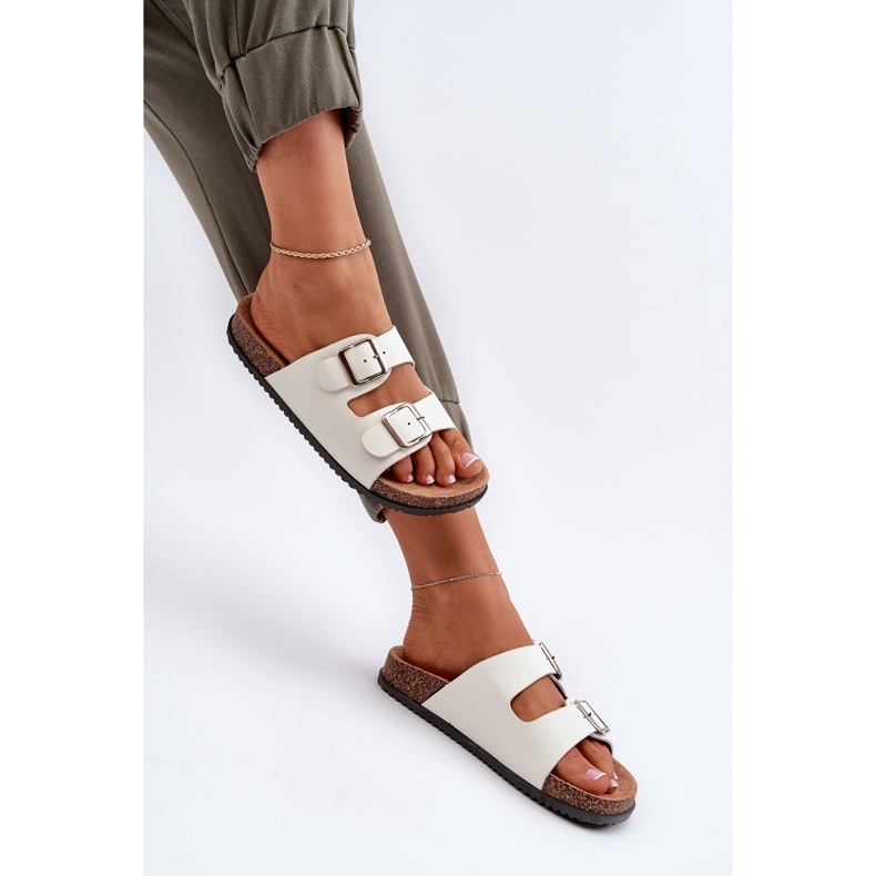 Kvinnors flip-flops med spännen, vit 1