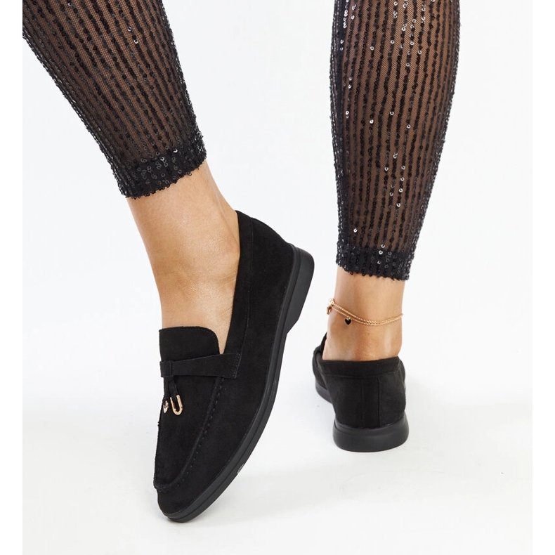 Svarta mockasiner med metallhänge från Fiorano 1