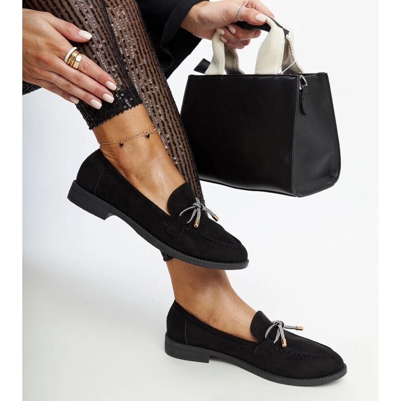 Svarta mockasiner med en dekorativ Endike rosett 1