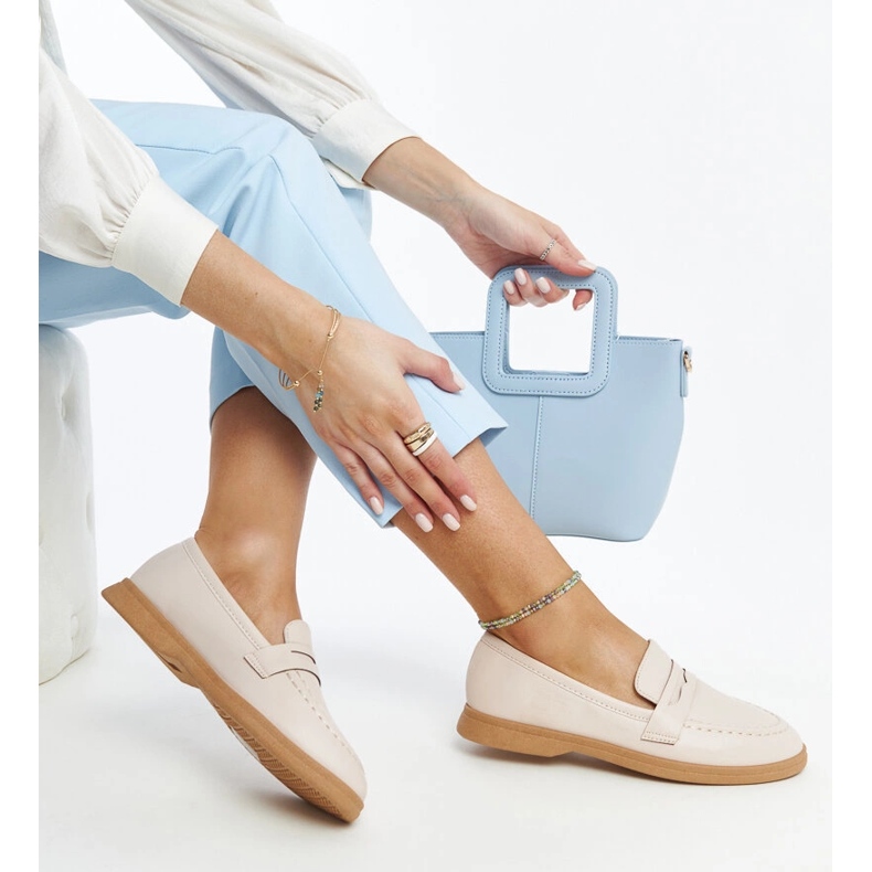 Ljusbeige klassiska Nawrah mockasiner 1