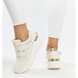 Beige wedge sneakers med kardborreknäppning från Orly 1