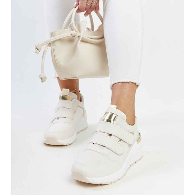 Beige wedge sneakers med kardborreknäppning från Orly 2
