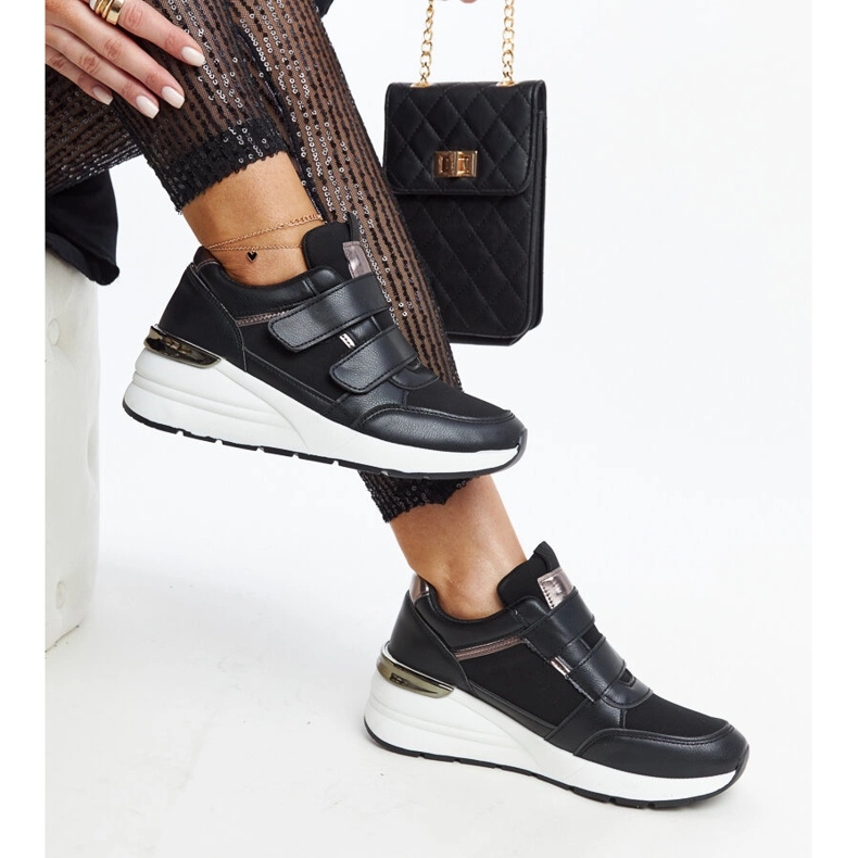 Svarta wedge sneakers med kardborreknäppning från Orly 1