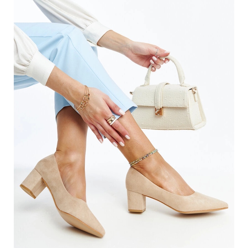 Beige högklackade Araxi pumps 1
