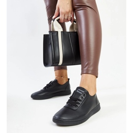 Svarta Yusra eco-läder sneakers 1