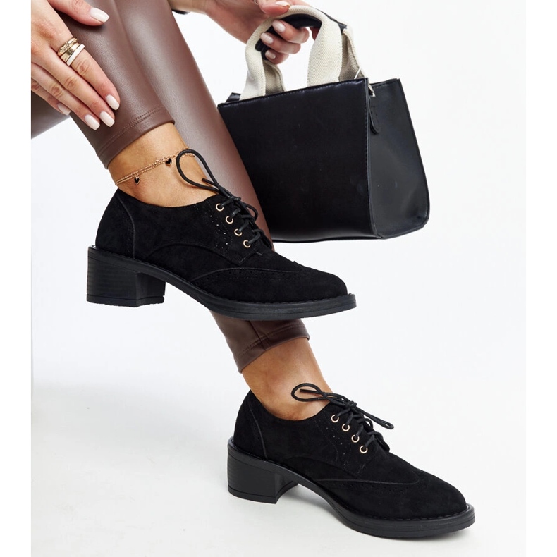 Tigard svarta högklackade mockaskor 1