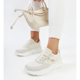 Beige sneakers på Nereida-plattformen 1