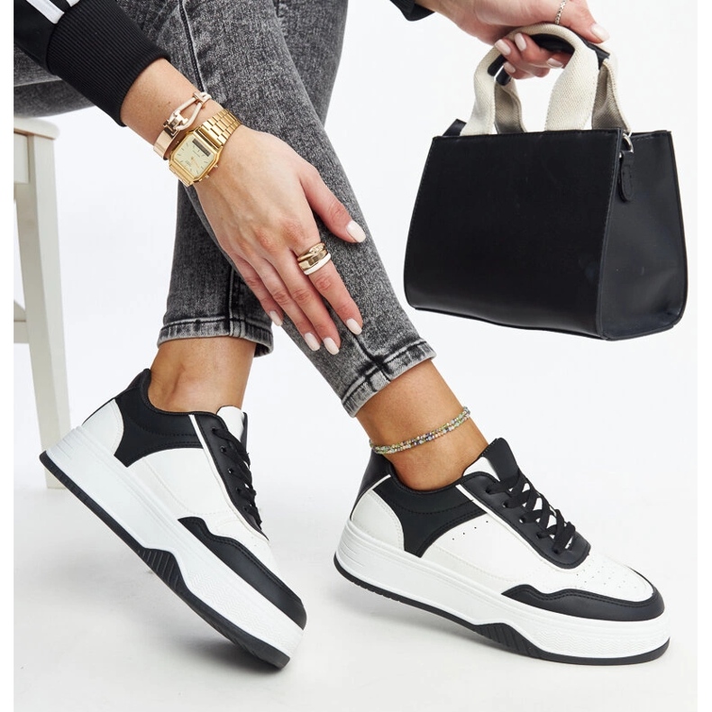 Vita och svarta sneakers med tjock Rumai-sula 1