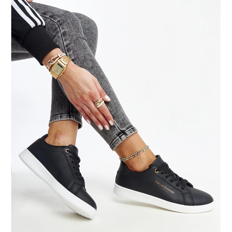 Svarta eco-läder sneakers från Furat 1