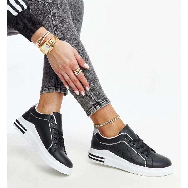 Svarta genombrutna sneakers med Zorka glitter 2