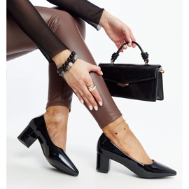 Svart patent Ognjenka högklackade pumps 1