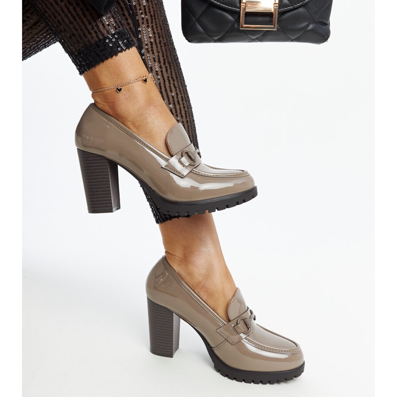 Grå pumps med patentskydd från Giacoma 1