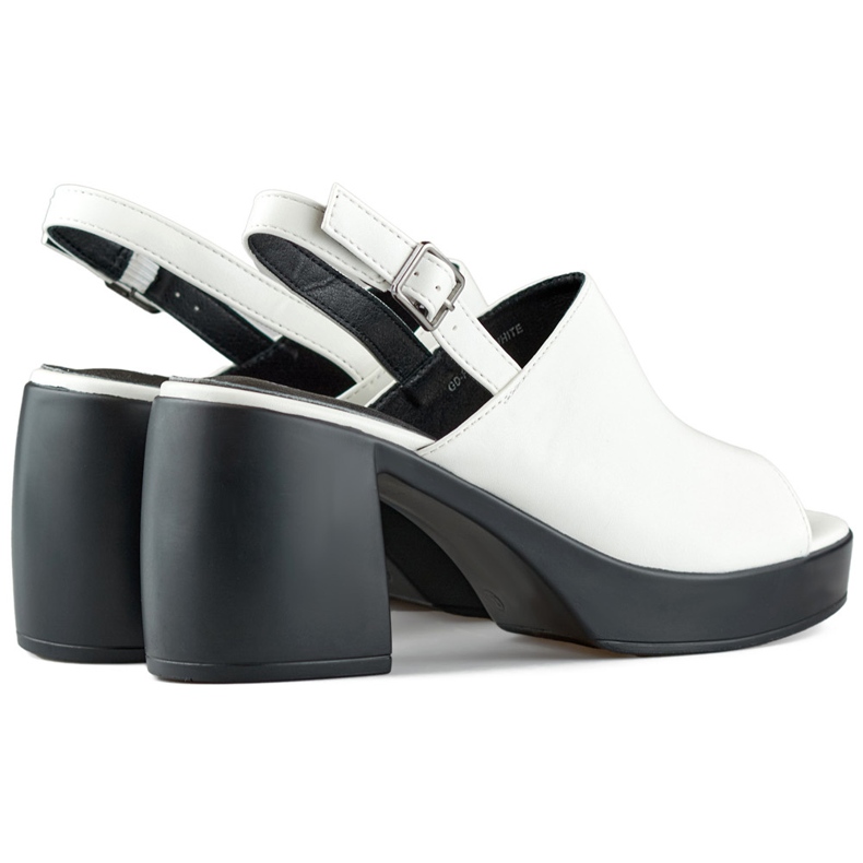 Vita damsandaler med svart klack 1