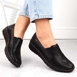 Bekväma slip-on skor för kvinnor i läder, svarta Helios 350.015.011 1