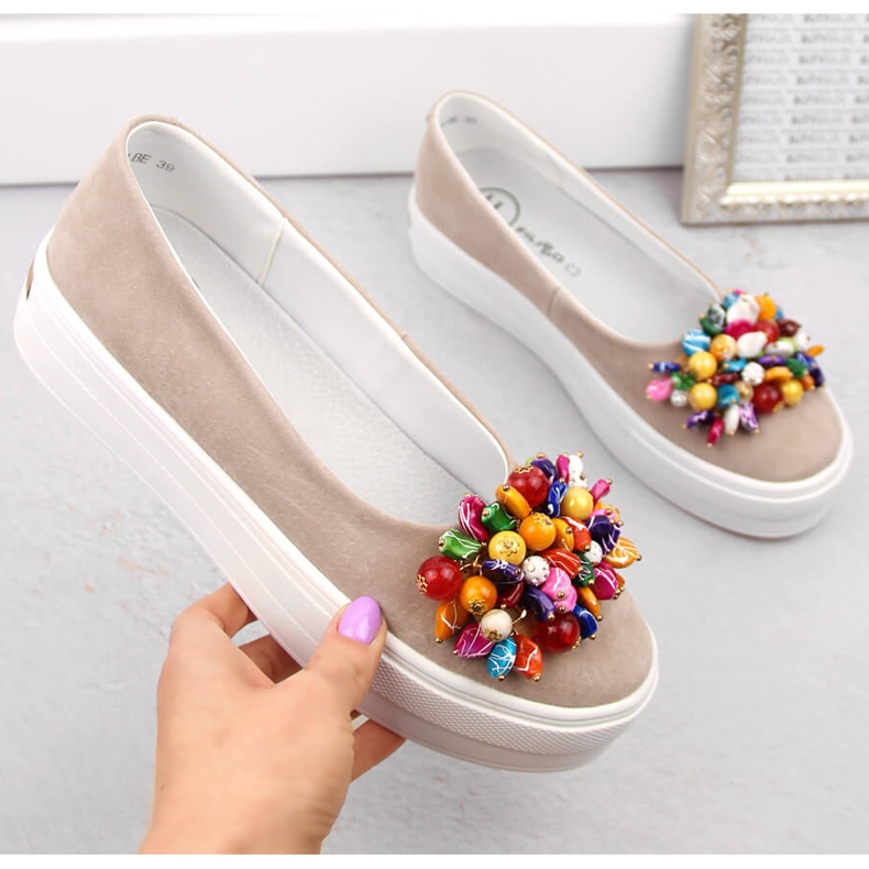 Damskor i lädermocka på plattformen med pärlor, beige Filippo DP6024 1