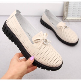 Genombrutna slip-on skor i läder för kvinnor, beige Filippo DP6057 1