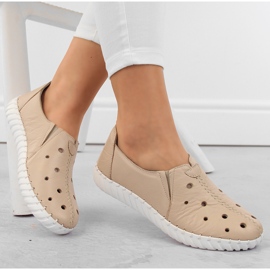 Genombrutna slip-on skor i läder, beige Artiker 54C0561 1