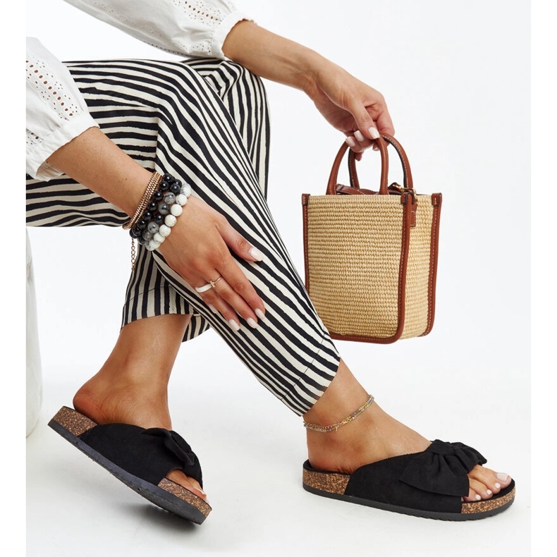 Svarta flipflops med Aamu korksula 1