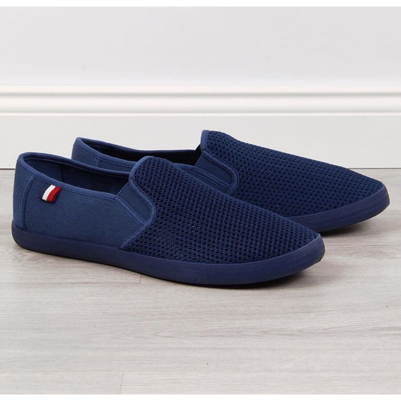 News NYHETER M EVE299B genombrutna sneakers 1