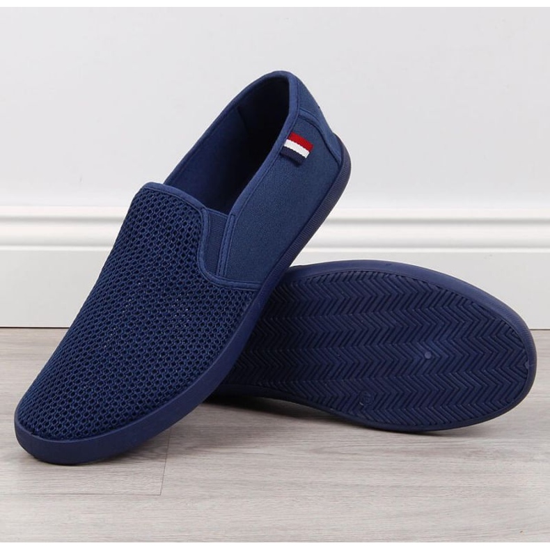 News NYHETER M EVE299B genombrutna sneakers 2