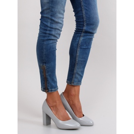 Lackerade pumpar bred häl m263p Grå 1