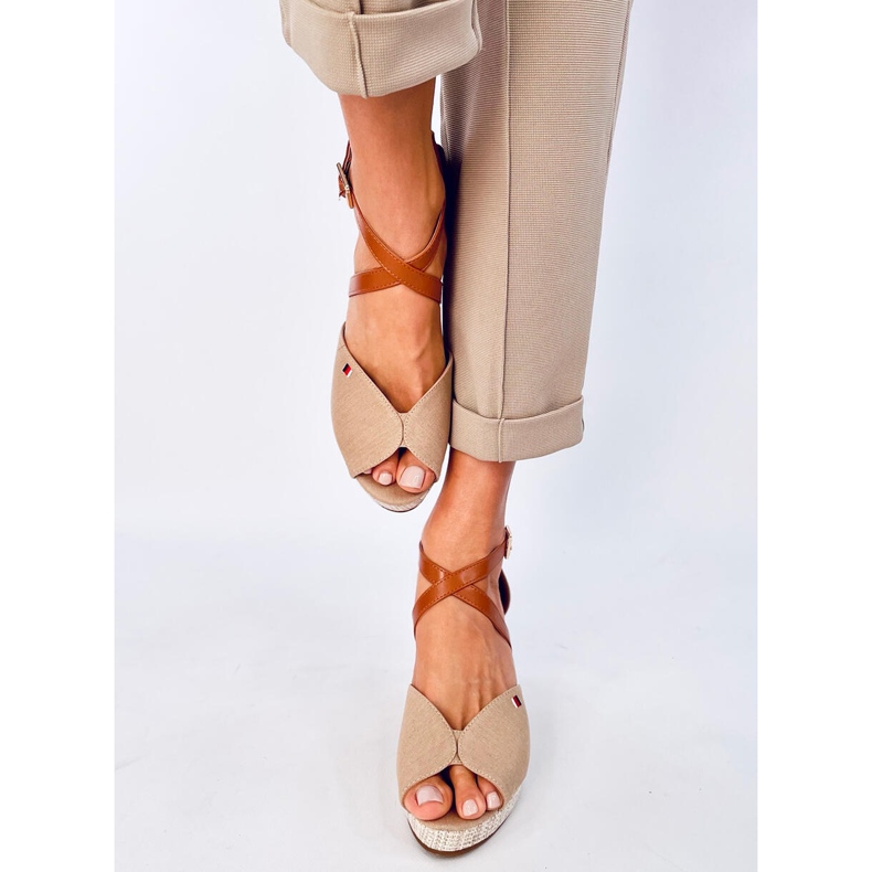 Berna Khaki sandaler med öppen tå beige 1