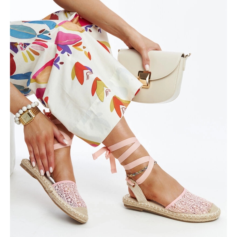 Teha espadrillos i rosa spets med öppen klack 1