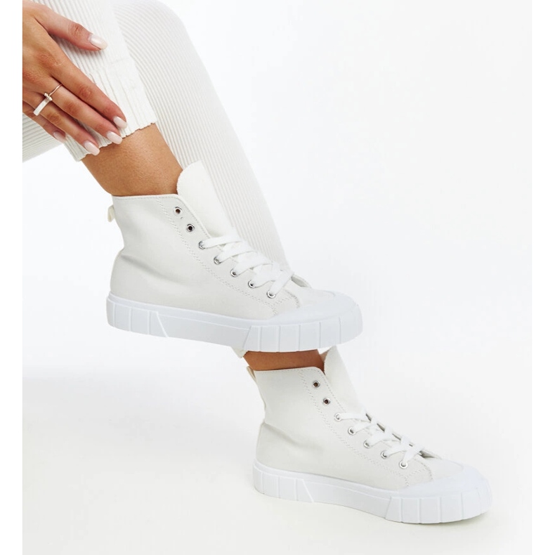 Vinka vita high-top sneakers 1