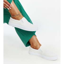 Sneakers i vitt tyg från Suraya 1