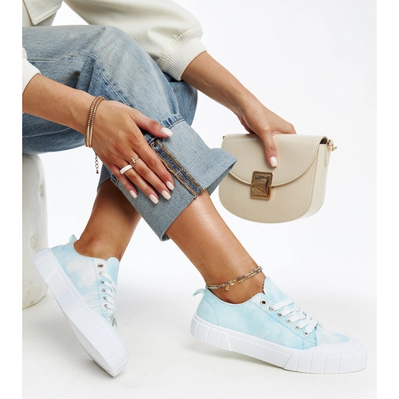 Sneakers i blått tyg från Jerina 1