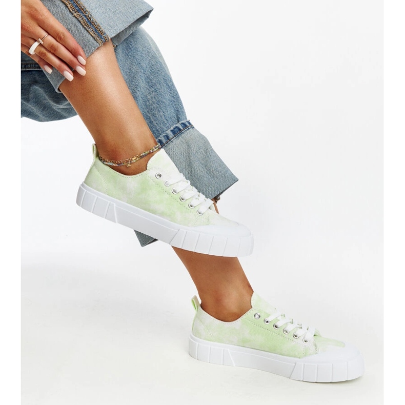 Ljusgröna sneakers i Jerina-tyg 1