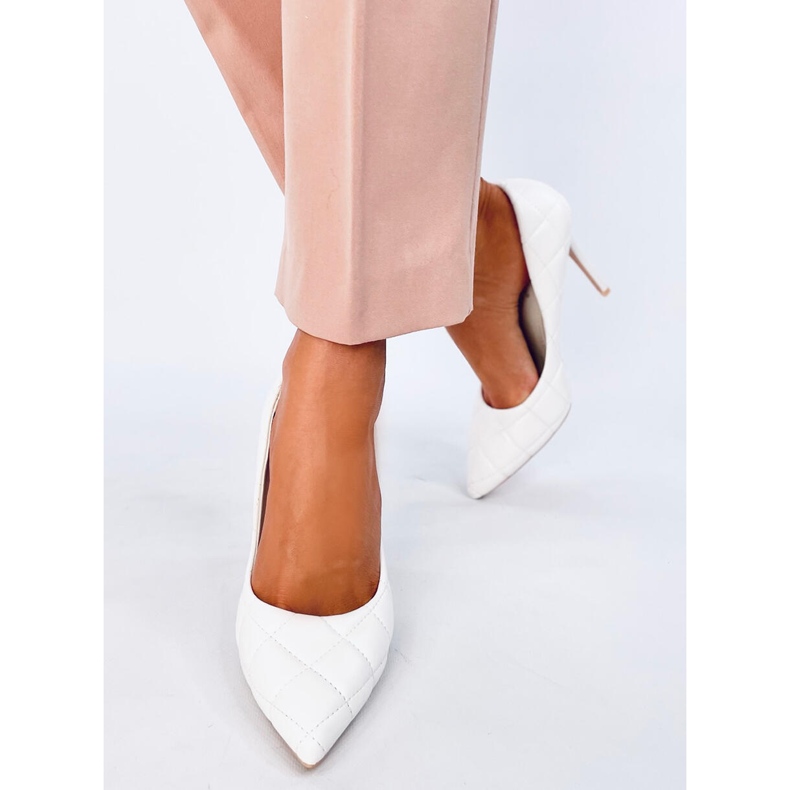 Quiltade högklackade pumps från Raquel White vit 1