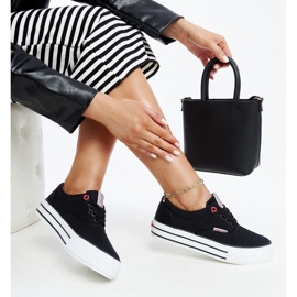 Svarta damsneakers med tjock sula, Cross Jeans 1