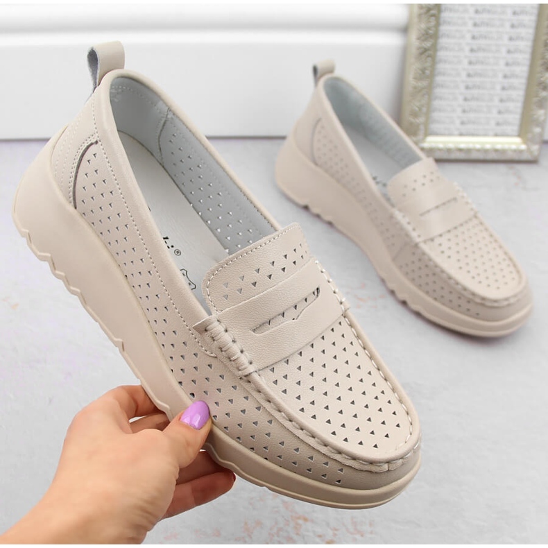 Bekväma genombrutna läderskor för kvinnor, beige S.Barski LR509 1