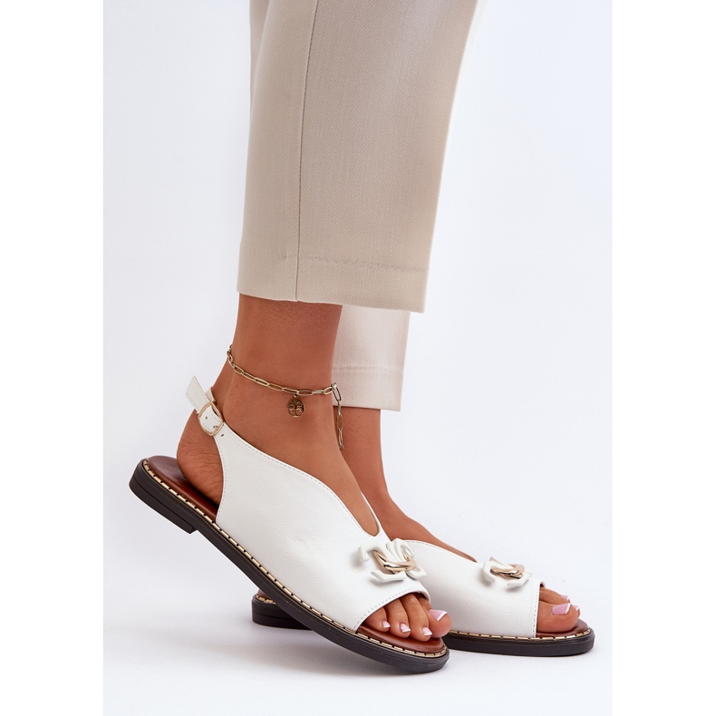 Plattklackade damsandaler med dekoration, vit Loraeleh 2