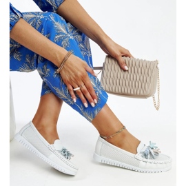 Aune vita läder loafers med fransar 1