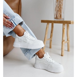 Aria vita lädersneakers med tjock sula 1