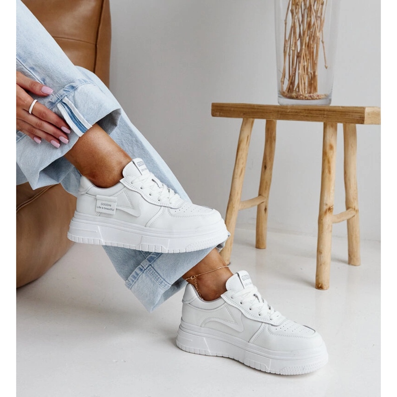 Aria vita lädersneakers med tjock sula 1