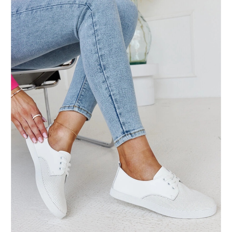 Vita klassiska lädersneakers från Radwa 1