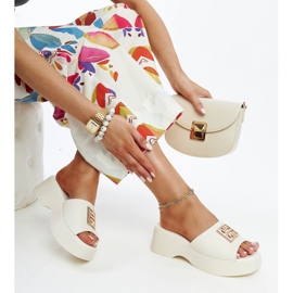 Flipflops i beige läder med Halabi-spänne 1