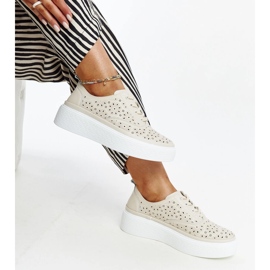 Sportskor i beige läder 1