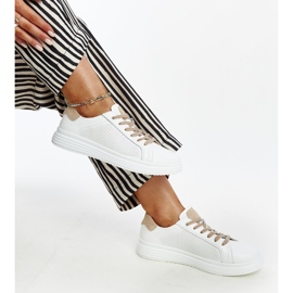 Vita och beige läderskor 1