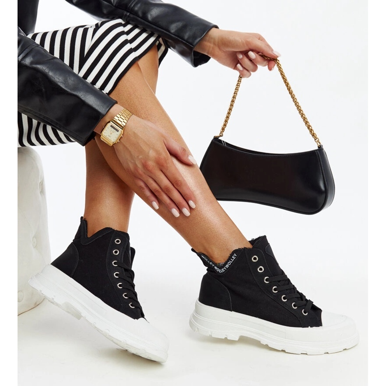 Nura höga svarta sneakers med fördjupningar 1