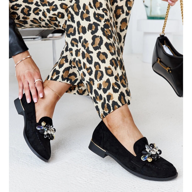 Svarta mockasiner med Dahera-dekorationer 1