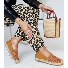 Bruna espadrillor med Kalba-broderi 1