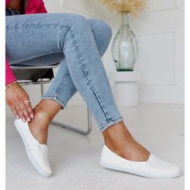 Vita slip-on sneakers i Wordana ekologiskt läder 1